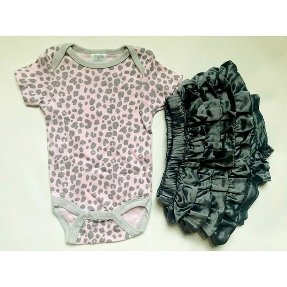 Girls Size 6M 3-6 Months Two Piece Pink Animal Print Top, Satin Ruffled Bloomers - Picture 1 of 7